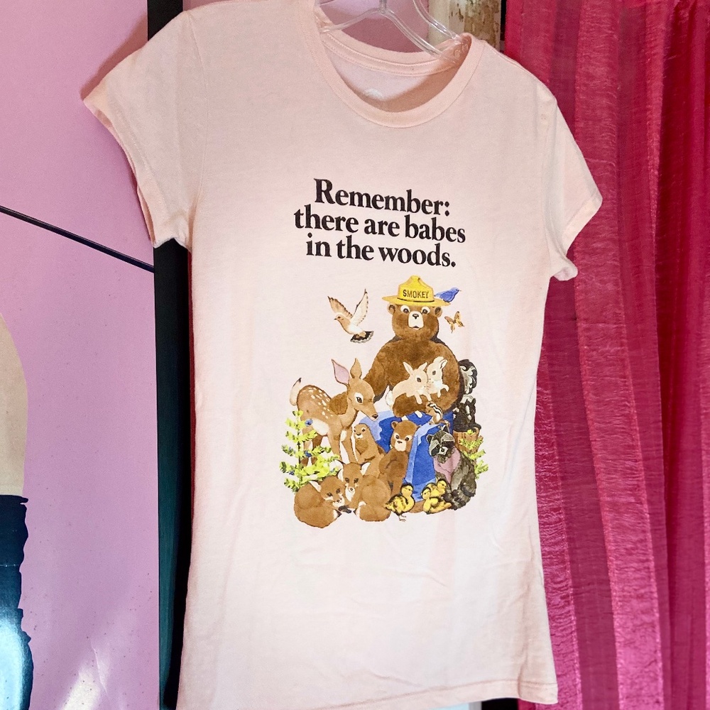 Smokey Bear Novelty T-Shirt Slim Fit Pale Pink Streetwear Graphic Women’s Medium